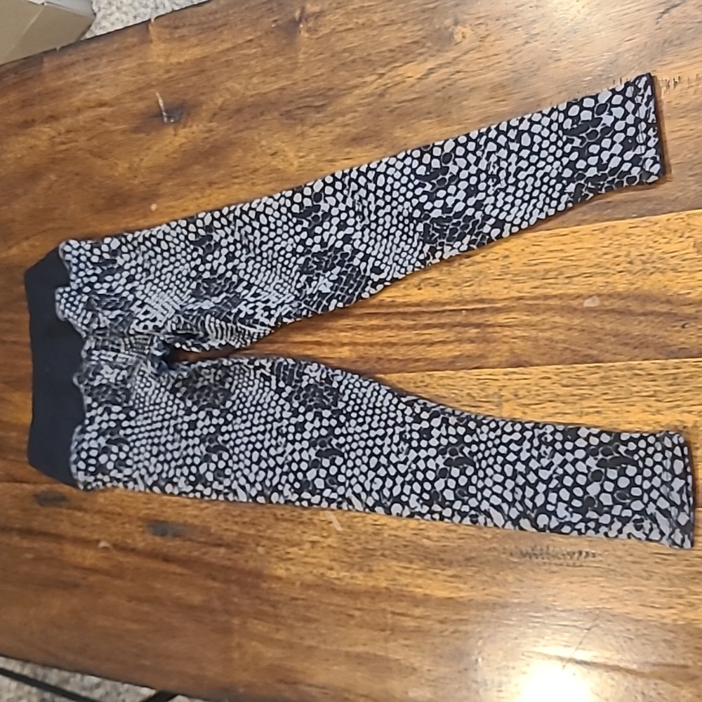 Love Cropped Legging in Black And Gray Spiritual Gangster Xs/S - Picture 6 of 6